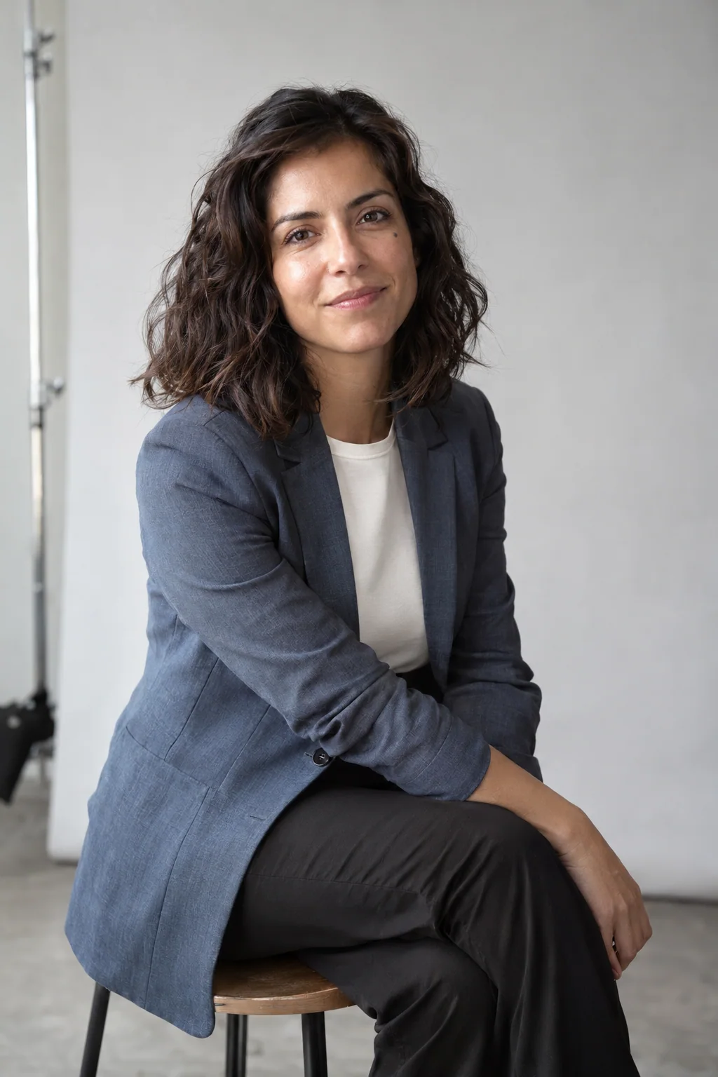 Portada de Retratos de estudio · Abril